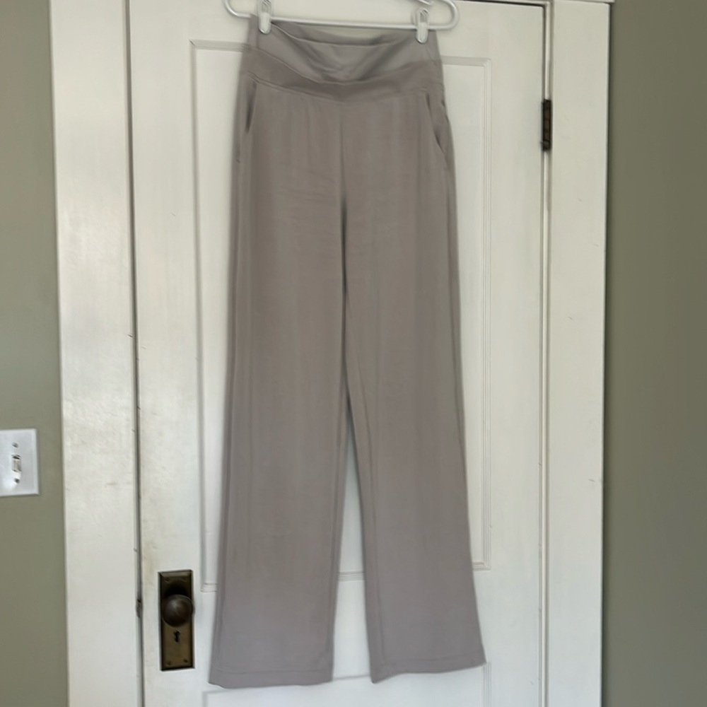ATHLETA Leasure Pants. Off white. Size M